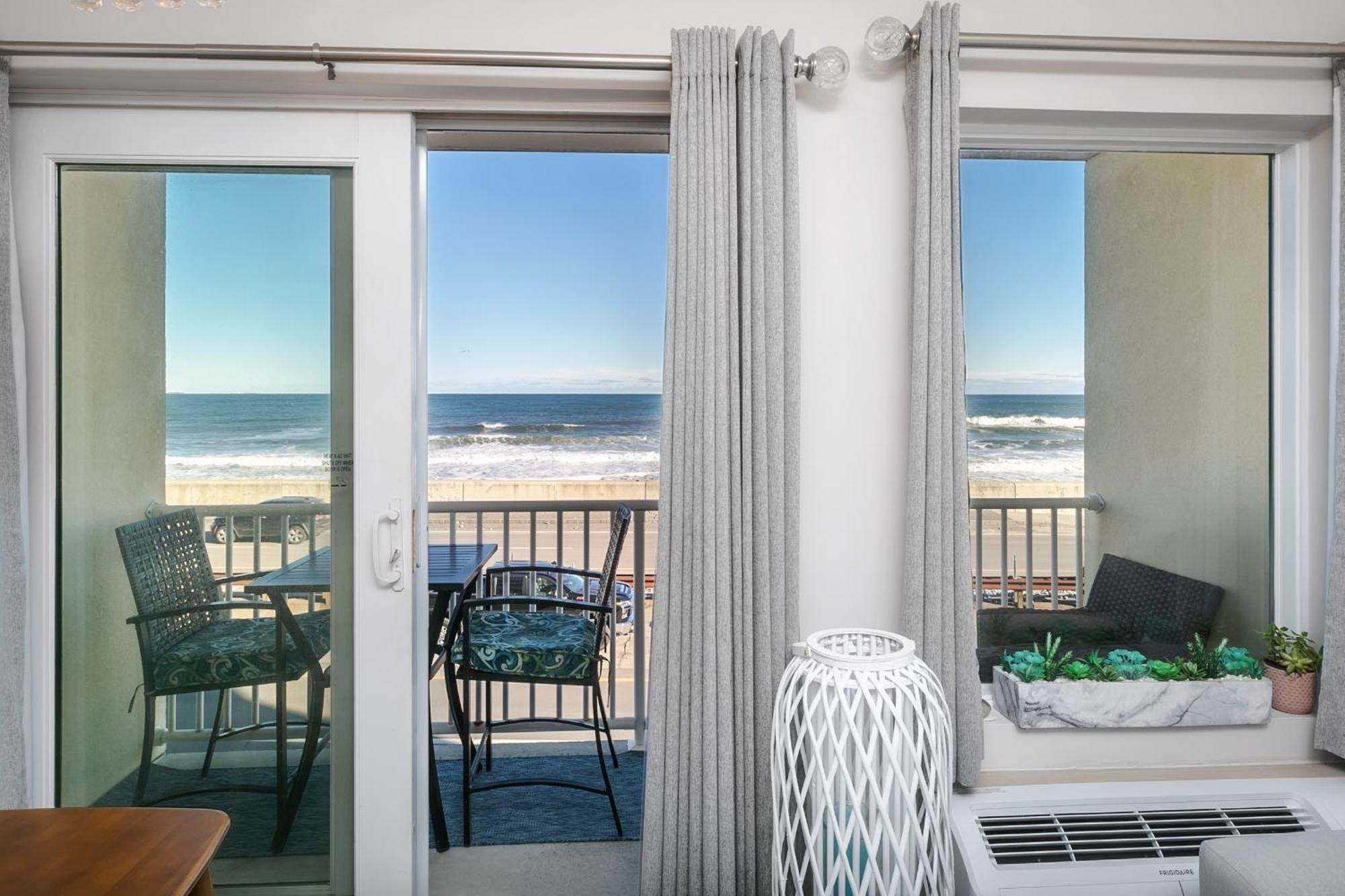 Direct Oceanfront Studio Suite! Hampton Exterior photo